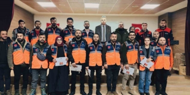 yuksekovada-afad-gonullulerine-kimlik-karti-teslim-toreni-TAXUJkLU.jpg