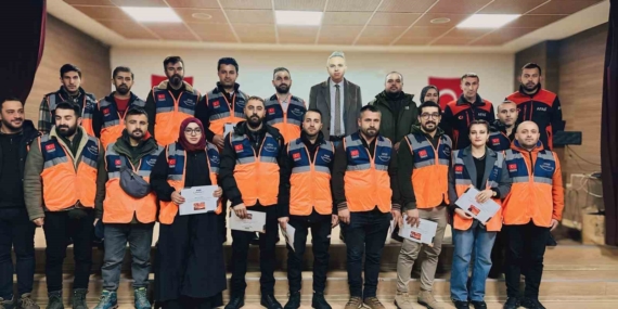 Yüksekova'da AFAD Gönüllülerine Kimlik Kartı Teslim Töreni Yüksekova’da AFAD Gönüllülerine Kimlik Kartı Teslim Töreni
