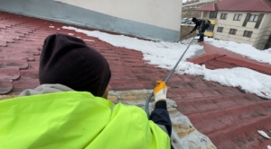 yuksekovada-catilardaki-kar-kutleleri-temizleniyor-Bcd1BBzE.jpg