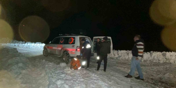 Zorlu Koşullarda Hamile Kadına Yardım Zorlu Koşullarda Hamile Kadına Yardım