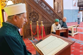 455-yillik-tarihi-caminin-asirlik-mukabele-gelenegi-devam-ediyor-YfK4GVtQ.jpg