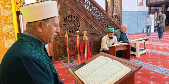 455 Yıllık Tarihi Caminin Asırlık Mukabele Geleneği Devam Ediyor 455 Yıllık Tarihi Caminin Asırlık Mukabele Geleneği Devam Ediyor