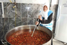 90-yasindaki-kadin-asevinde-gonullu-olarak-hayatina-yeni-bir-anlam-katiyor-MyA6tvrQ.jpg