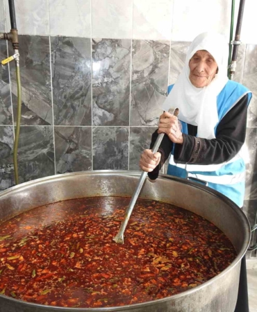 90-yasindaki-kadin-asevinde-gonullu-olarak-hayatina-yeni-bir-anlam-katiyor-MyA6tvrQ.jpg