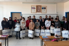 Adaklı'da Öğrencilere Kışlık Kıyafet Desteği adaklida-ogrencilere-kislik-kiyafet-destegi-k1MLnzma.jpg