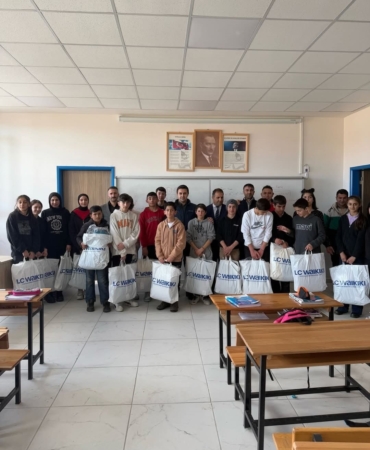 adaklida-ogrencilere-kislik-kiyafet-destegi-k1MLnzma.jpg