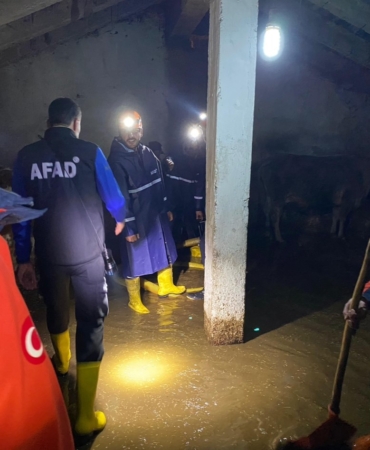 agrida-kar-erimesi-evler-ve-ahirlar-su-altinda-kaldi-A7OTBNWS.jpg