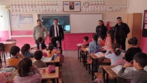 andic-gizli-manevra-ile-ogrencisini-kurtaran-ogretmenle-bulustu-eVnJsghH.jpg