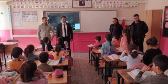 Andıç, Gizli Manevra ile Öğrencisini Kurtaran Öğretmenle Buluştu