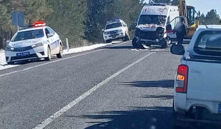 ardahanda-ambulans-kazasi-3-kisi-yaralandi-LUl8QPXO.jpg