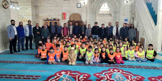 Asırlık Camide Yaşlılar İçin Özel Bir Etkinlik Düzenlendi Asırlık Camide Yaşlılar İçin Özel Bir Etkinlik Düzenlendi