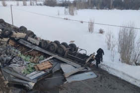askalede-trafik-kazasi-tir-duvardan-asagi-dustu-Ml1zERbc.jpg