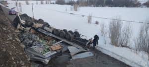 askalede-trafik-kazasi-tir-duvardan-asagi-dustu-Ml1zERbc.jpg