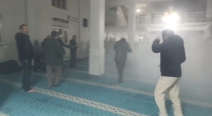 bahcelievler-camiinde-teravih-namazi-sirasinda-yangin-cikti-4hf2WT7q.jpg