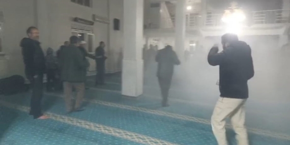 Bahçelievler Camii'nde Teravih Namazı Sırasında Yangın Çıktı Bahçelievler Camii’nde Teravih Namazı Sırasında Yangın Çıktı