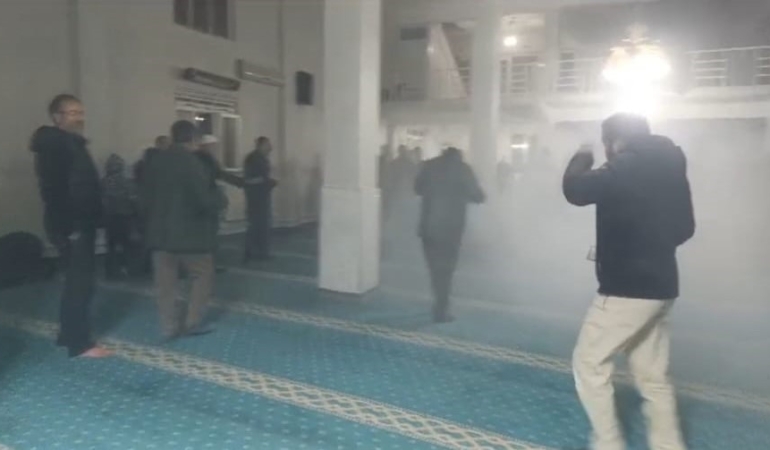 bahcelievler-camiinde-teravih-namazi-sirasinda-yangin-cikti-4hf2WT7q.jpg