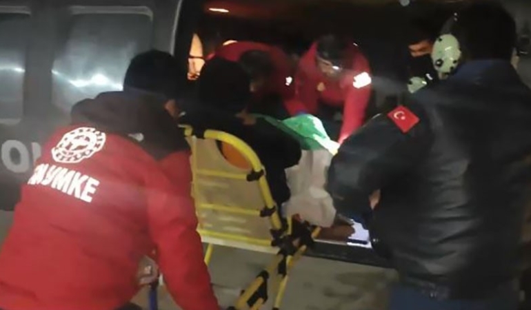 bahcesarayda-sikorsky-helikopterle-acil-dogum-mudahalesi-ztY4cjIZ.jpg