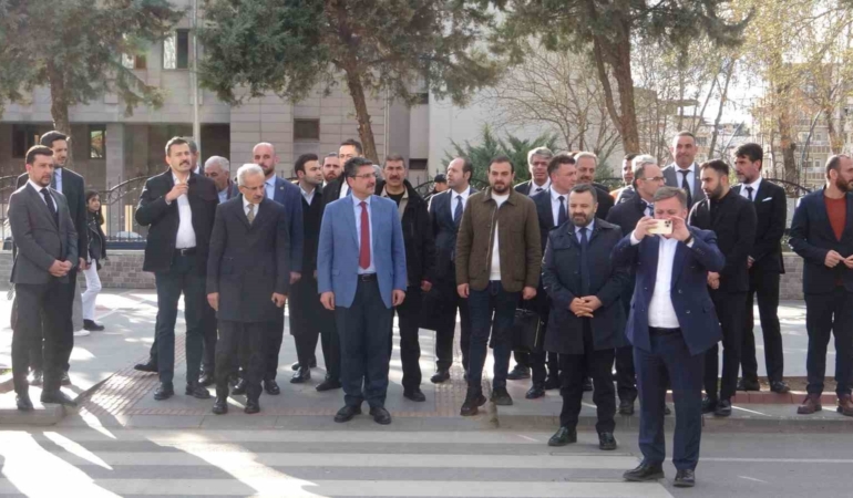 bakan-uraloglu-batmanda-vatandaslarla-ozel-bir-bulusma-gerceklestirdi-faaH2Wws.jpg