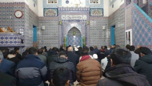 baskalede-ramazan-ayinin-ilk-teravih-namazi-coskuyla-kilindi-SRTVebEQ.jpg
