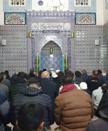 baskalede-ramazan-ayinin-ilk-teravih-namazi-coskuyla-kilindi-SRTVebEQ.jpg