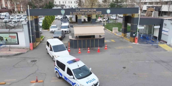 Batman Merkezli 7 İlde Cin Çıkarıcılara Yönelik Dev Operasyon: 15 Kişi Tutuklandı Batman Merkezli 7 İlde Cin Çıkarıcılara Yönelik Dev Operasyon: 15 Kişi Tutuklandı