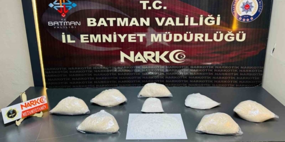 Batman'da 4 Kilo Metamfetaminle Yakalanan 2 Kadın ve 1 Erkek Tutuklandı Batman’da 4 Kilo Metamfetaminle Yakalanan 2 Kadın ve 1 Erkek Tutuklandı