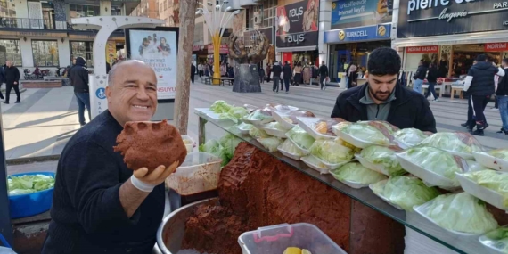 Batman'da İftar Sofralarının Vazgeçilmezi Çiğköfte Batman’da İftar Sofralarının Vazgeçilmezi Çiğköfte