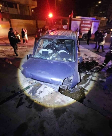 batmanda-kamyonet-takla-atti-4-yarali-p3RkZYP7.jpg