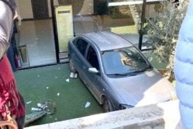 batmanda-park-halindeki-arac-bahceye-dustu-3b2pqubf.jpg