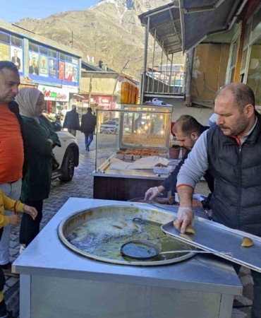 batmanda-ramazan-coskusuyla-tatlicilarin-yogun-mesaisi-OEOylEld.jpg