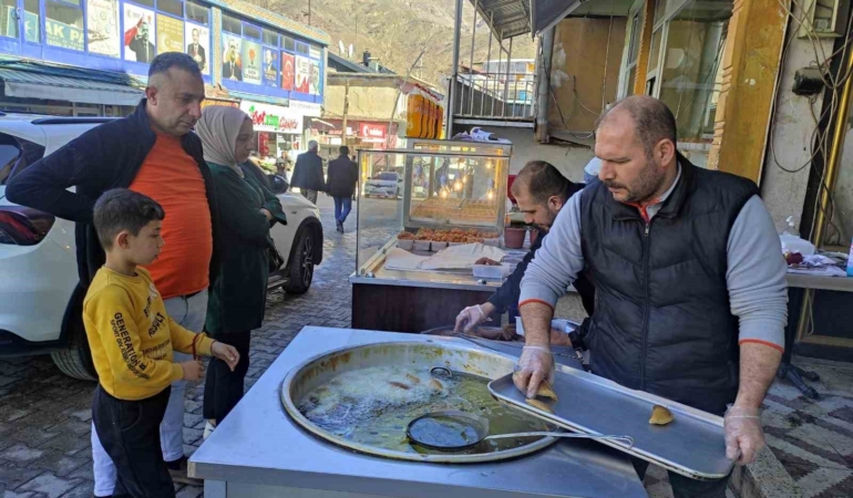 batmanda-ramazan-coskusuyla-tatlicilarin-yogun-mesaisi-OEOylEld.jpg