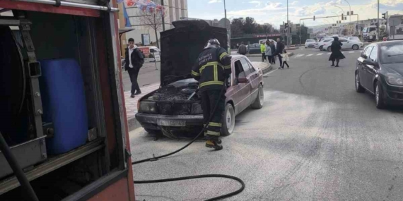 Batman'da Seyir Halindeki Araç Alev Alev Yandı! Batman’da Seyir Halindeki Araç Alev Alev Yandı!