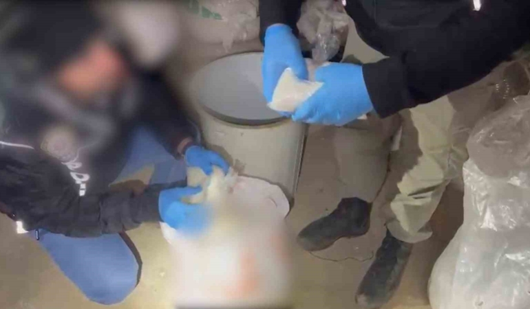 batmanda-uyusturucu-operasyonu-20-kilo-metamfetamin-ele-gecirildi-T3n7rdWG.jpg