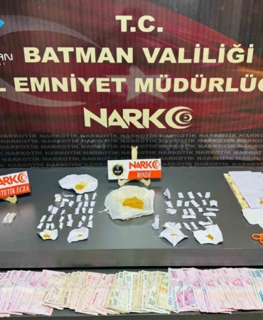 batmanda-uyusturucu-operasyonu-3-sahis-gozaltina-alindi-8uaBfKLW.jpg