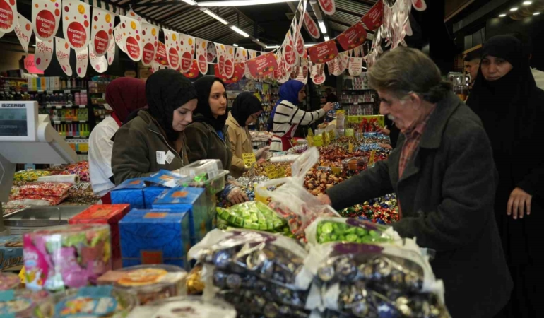 bayram-sekerleri-ve-cikolatalar-tezg-hlari-renklerle-dolduran-lezzetler-Z7TmFXjB.jpg