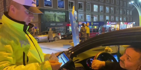 Bayramda Güvenlik İçin 24 Saat Sahada Olan Polisler Bayramda Güvenlik İçin 24 Saat Sahada Olan Polisler