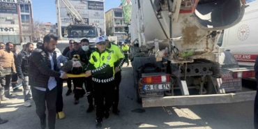 beton-mikserinin-altinda-kalan-genc-kizin-yaralanma-ani-VxDEjvKR.jpg