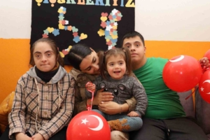 bingol-jandarmasi-down-sendromlu-cocuklari-unutmadi-sevgi-ve-destekle-yanlarinda-BM6M5AiZ.jpg
