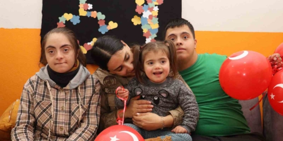 Bingöl Jandarması, Down Sendromlu Çocukları Unutmadı: Sevgi ve Destekle Yanlarında!