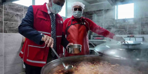 Bingöl'de 256 Hane ve 1.048 Kişiye Günlük Sıcak Yemek Hizmeti Bingöl’de 256 Hane ve 1.048 Kişiye Günlük Sıcak Yemek Hizmeti