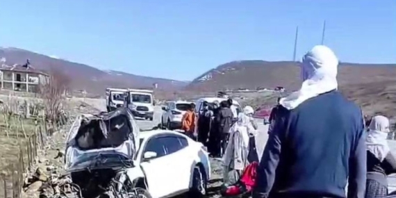 Bingöl'de Feci Trafik Kazası: 2 Kişi Yaralandı Bingöl’de Feci Trafik Kazası: 2 Kişi Yaralandı