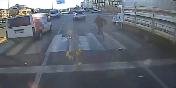 Bingöl'de İlginç Bir Zincirleme Trafik Kazası: Aracından İnen Şahıs Metrelerce Koştu Bingöl’de İlginç Bir Zincirleme Trafik Kazası: Aracından İnen Şahıs Metrelerce Koştu