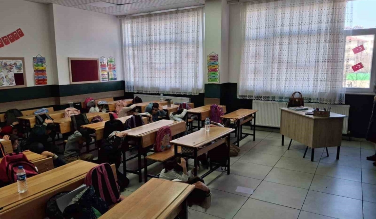 bingolde-okulda-deprem-tatbikati-yapildi-Jy1gSGiF.jpg