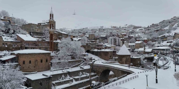 Bitlis'in Kış Manzaraları: Tarihi ve Doğal Güzellikler Bitlis’in Kış Manzaraları: Tarihi ve Doğal Güzellikler