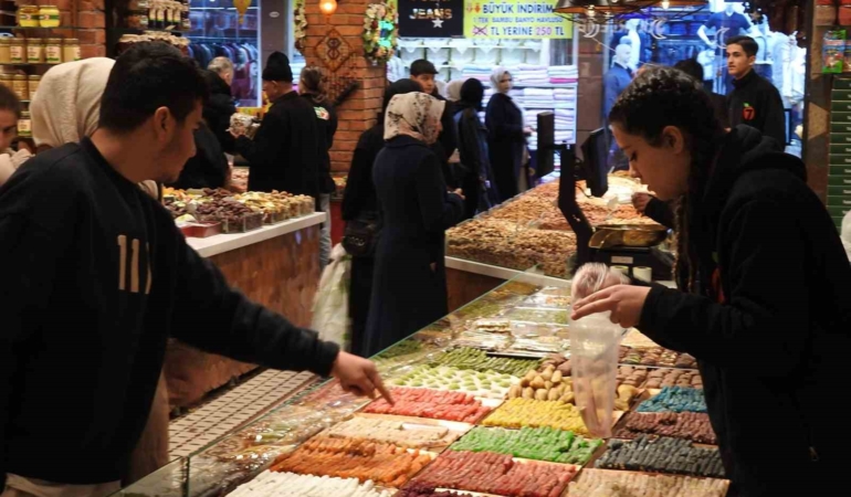 buyuleyici-renklerle-dolu-bayram-sekerleri-tezgahlarda-XWkyEwlG.jpg