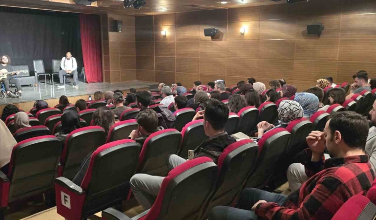 davetsiz-misafir-oyun-ve-muzik-senliginin-buyuleyici-anlari-4vqj8LVR.jpg