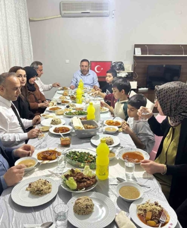 devlet-korumasindaki-cocuklar-ve-sehit-aileleri-iftar-sofrasinda-bulustu-4QU1HB5A.jpg