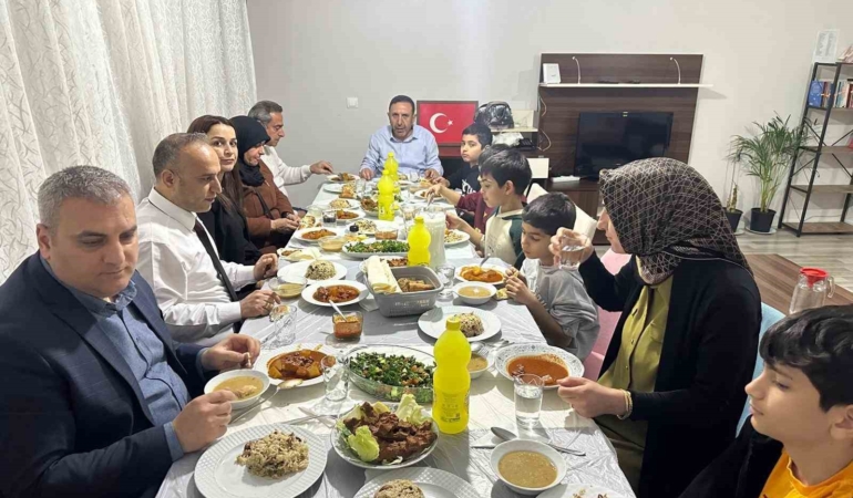 devlet-korumasindaki-cocuklar-ve-sehit-aileleri-iftar-sofrasinda-bulustu-4QU1HB5A.jpg