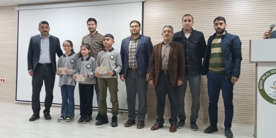 Dicle'de İstiklal Marşı ve Mehmet Akif Ersoy Temalı Şiir Yarışmasında Ödül Kazanan Öğrenciler Dicle’de İstiklal Marşı ve Mehmet Akif Ersoy Temalı Şiir Yarışmasında Ödül Kazanan Öğrenciler