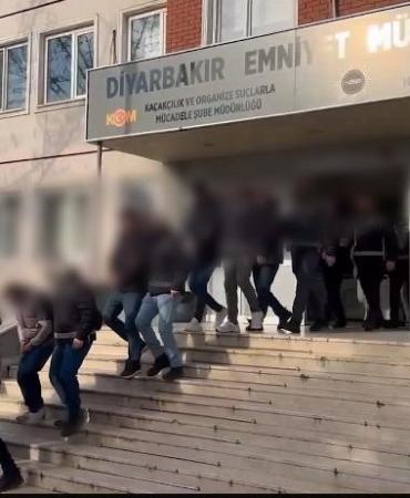 diyarbakir-merkezli-rusvet-operasyonu-45-gozalti-26-tutuklama-9mLaM9Ly.jpg